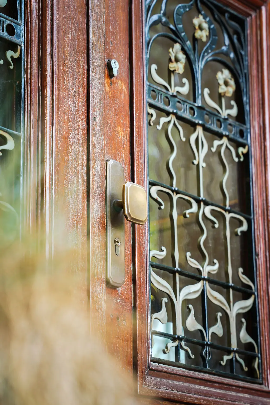 Smeedwerk-detail oorspronkelijke voordeur